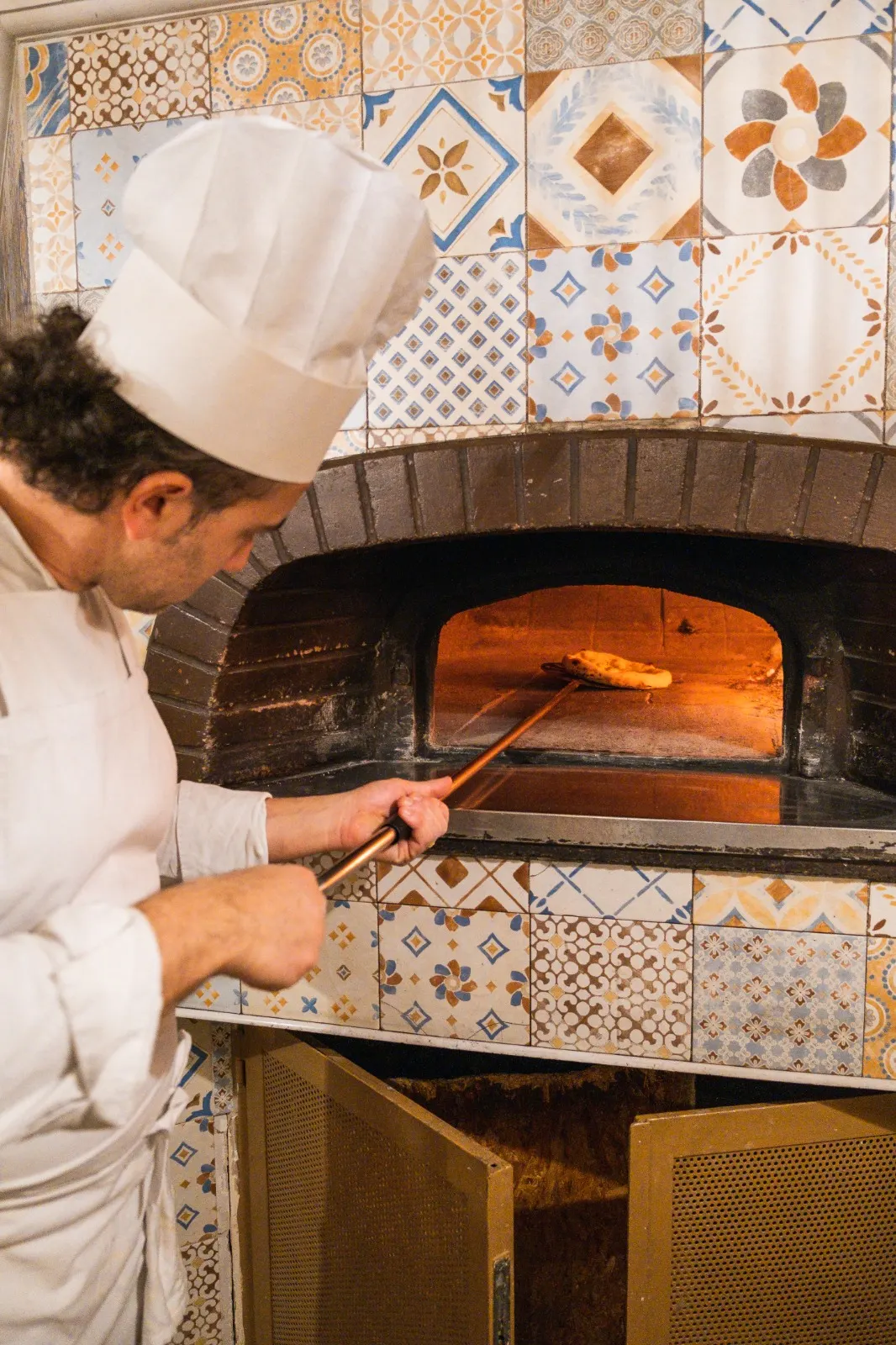 Pizza Nerano con crema di zucchine, stracciatella e fiori di zucca biologici