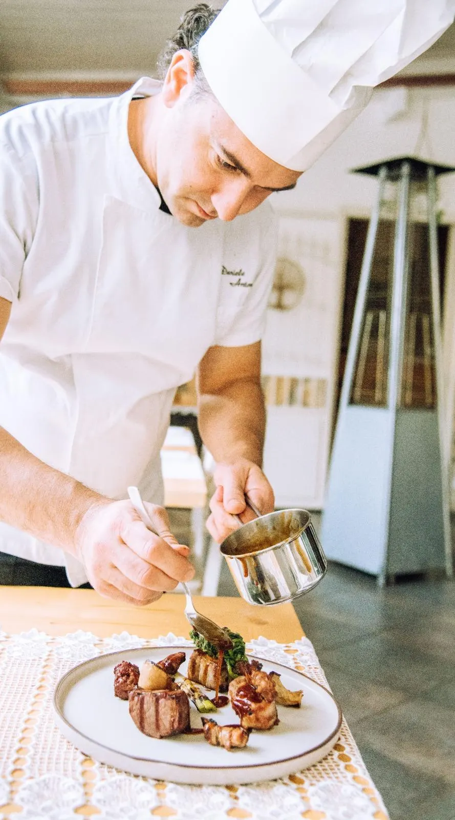 Daniele Antonelli in cucina al Pepenero Bistrot